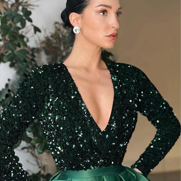 Elegant Burgundy Sequin Evening Gown - Picture 2 of 3